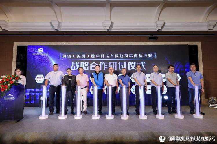 探索区块链技术在保险行业的应用：如何实现高效理赔与风险控制_基于区块链技术的保险服务平台_区块链在保险中的应用